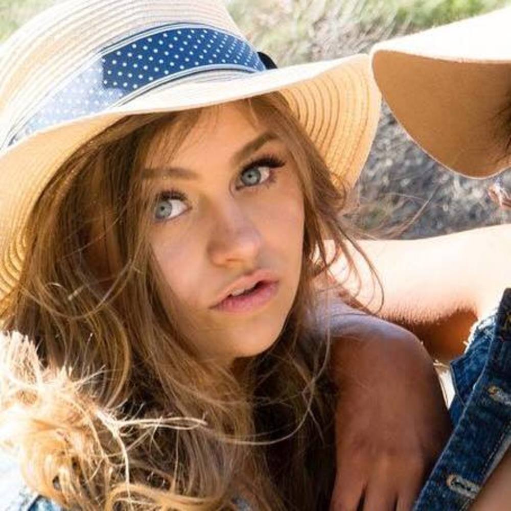 Meet your Posher, Sloane